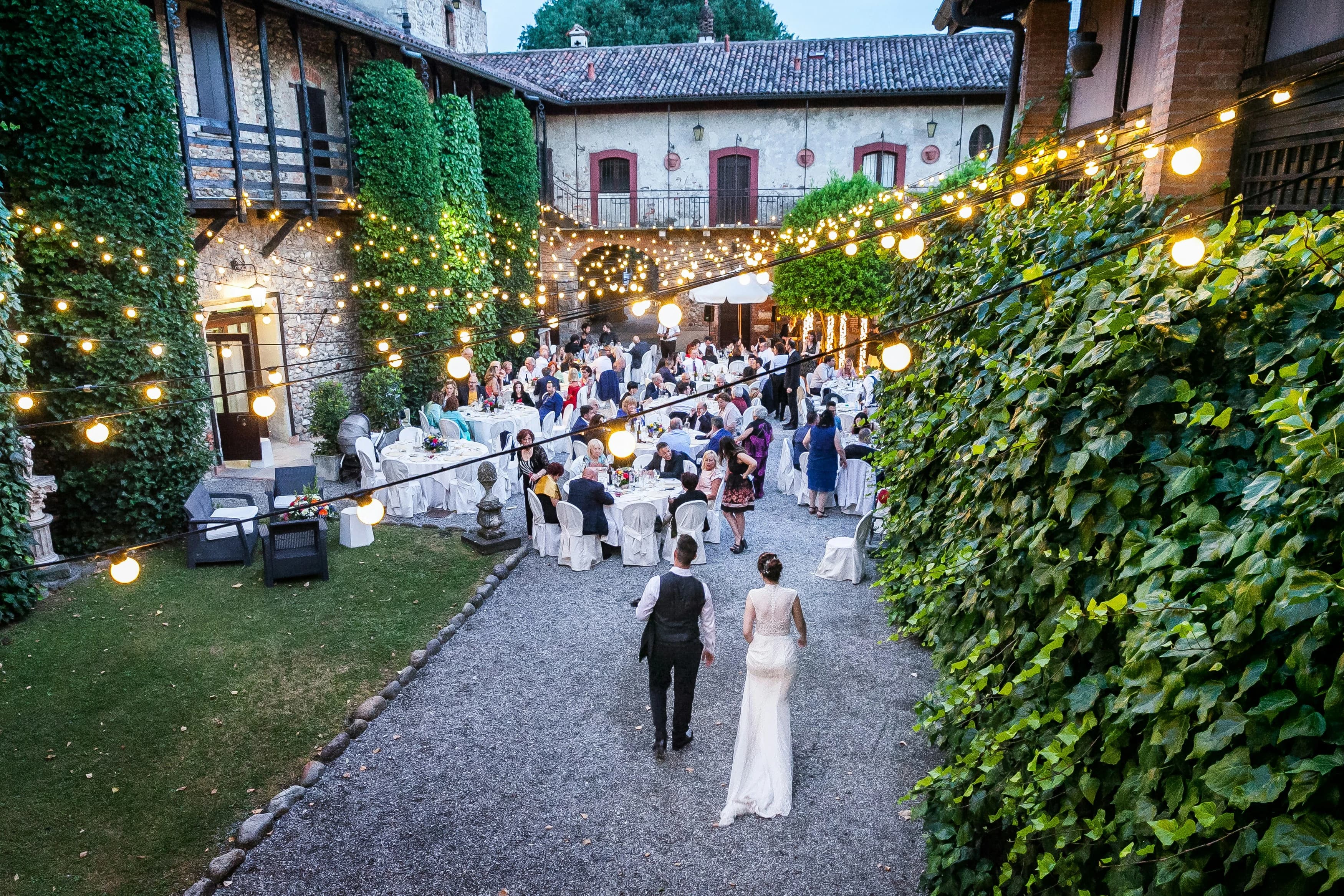 Installation DJ et éclairage de piste présentés dans le livret DJ Pepito Event